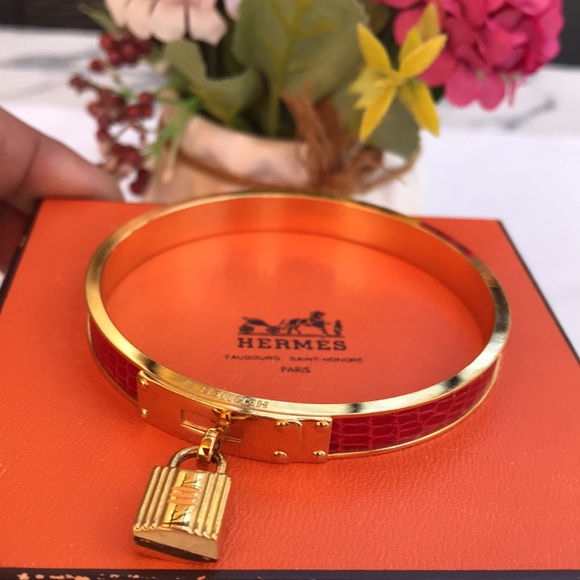 💯Authentic HERMES Kelly Cadena Lizard Motiff Bangle in Gold Kelly lock setting - Picture 4 of 17